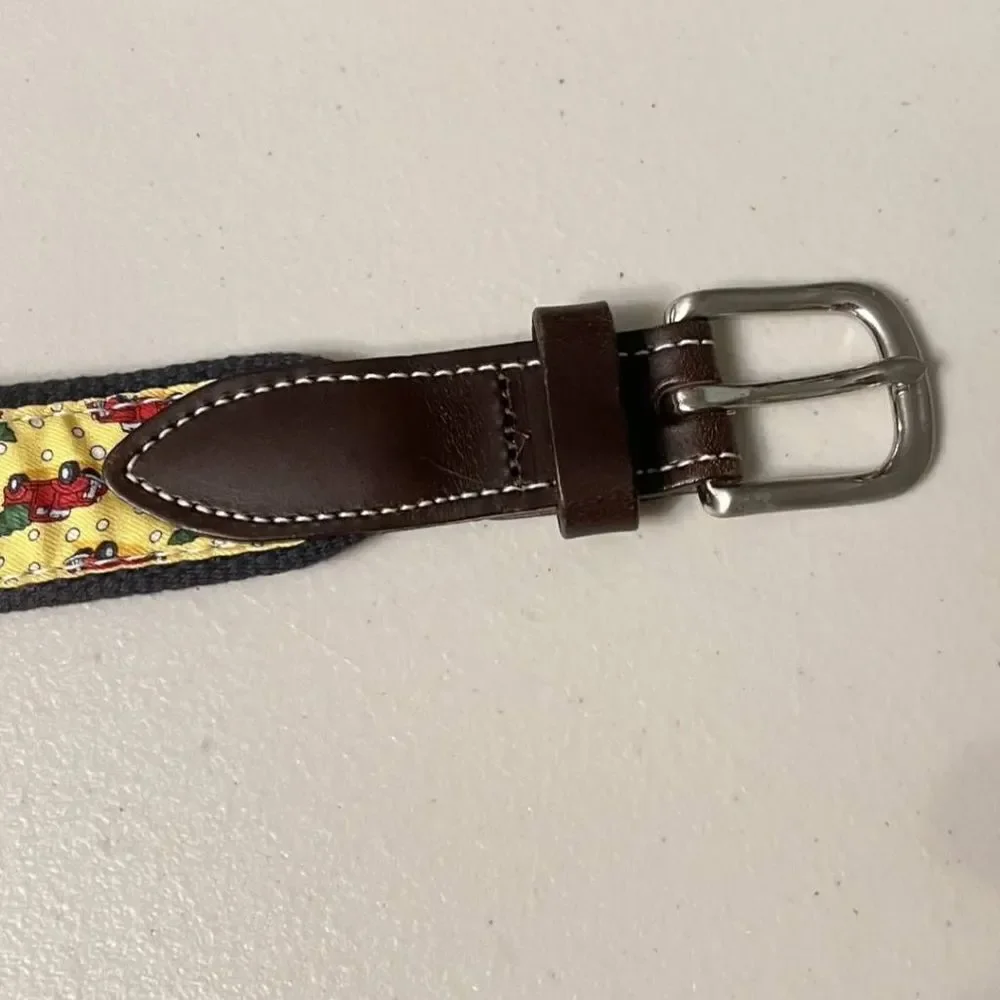 Vineyard Vines Truck Christmas Tree Holiday Youth Unisex Belt 28W Unisex EUC